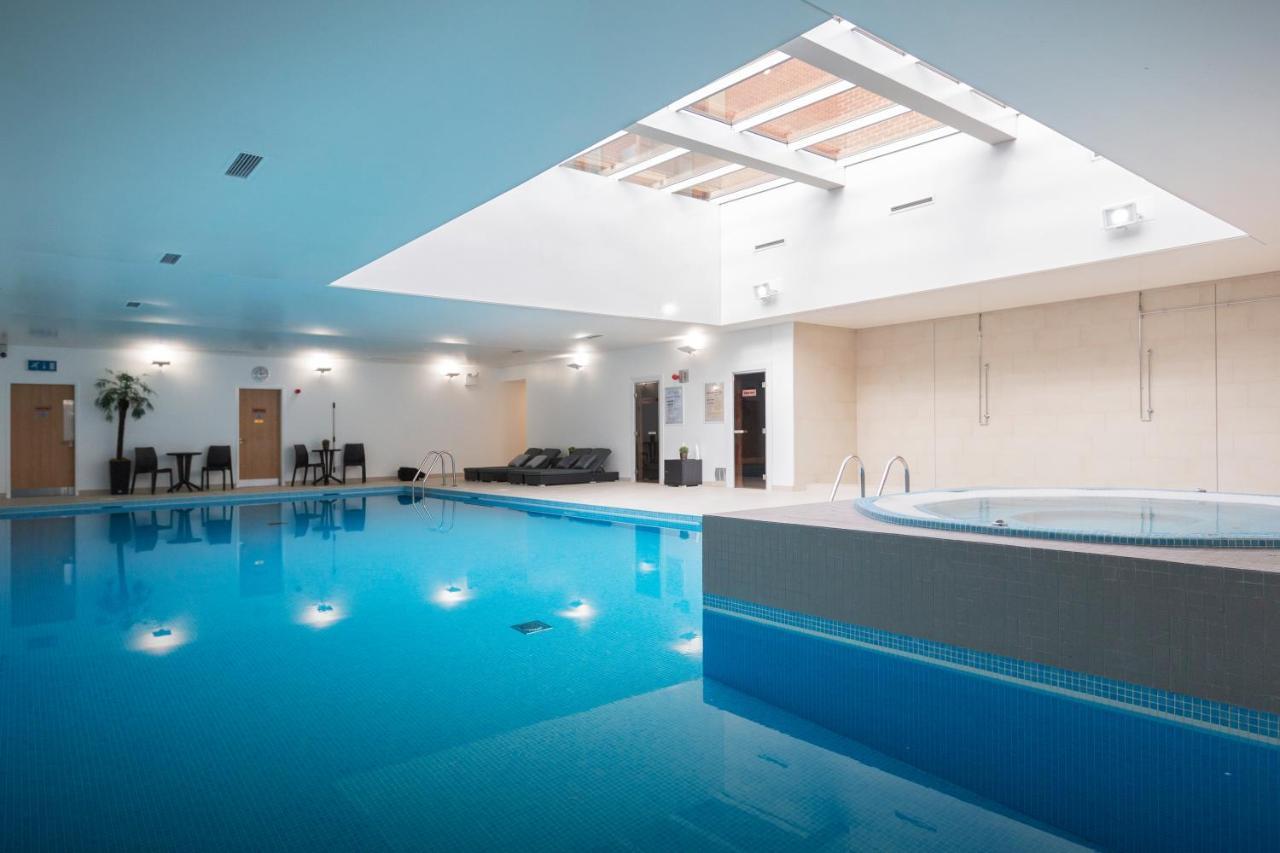 The Oxfordshire Golf & Spa Hotel Thame Esterno foto