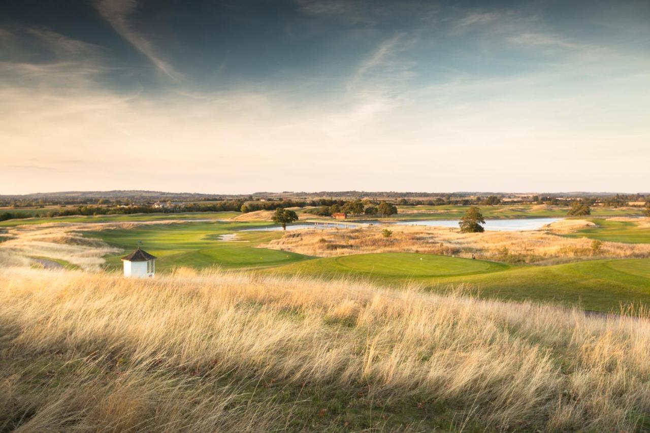 The Oxfordshire Golf & Spa Hotel Thame Esterno foto