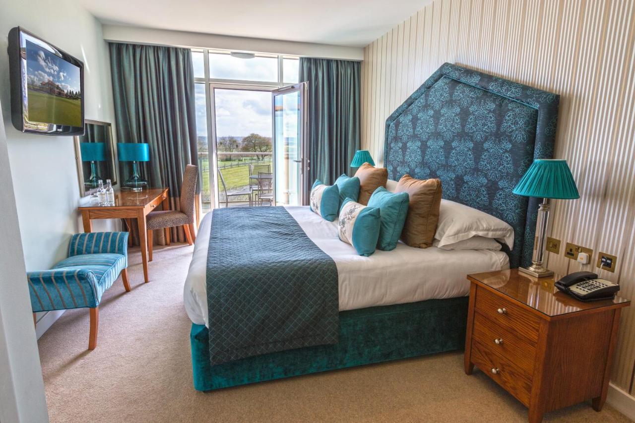 The Oxfordshire Golf & Spa Hotel Thame Esterno foto