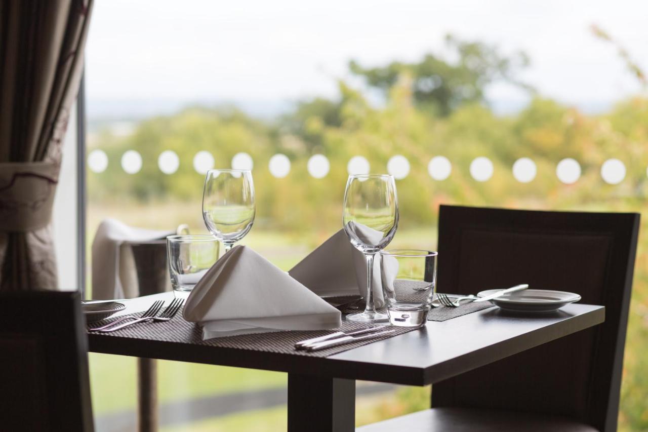 The Oxfordshire Golf & Spa Hotel Thame Esterno foto