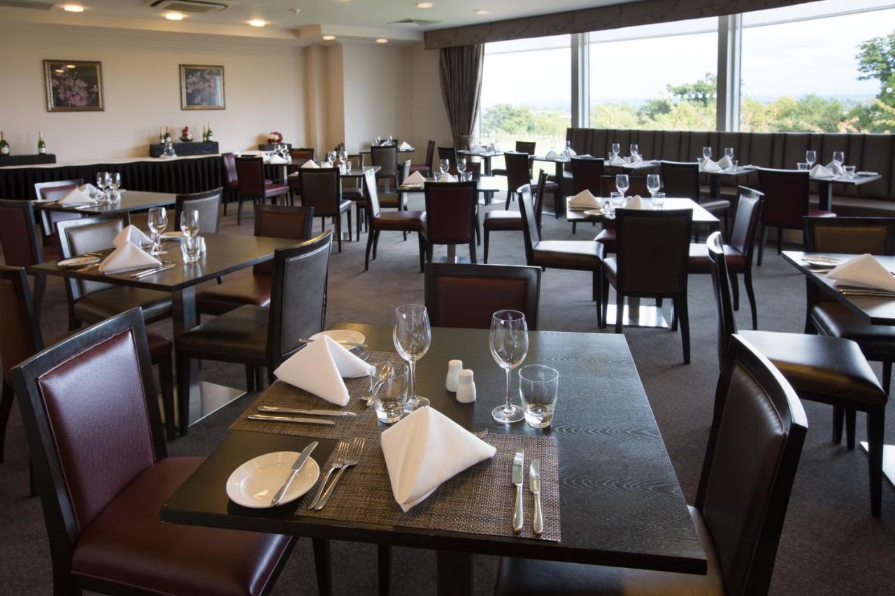 The Oxfordshire Golf & Spa Hotel Thame Esterno foto