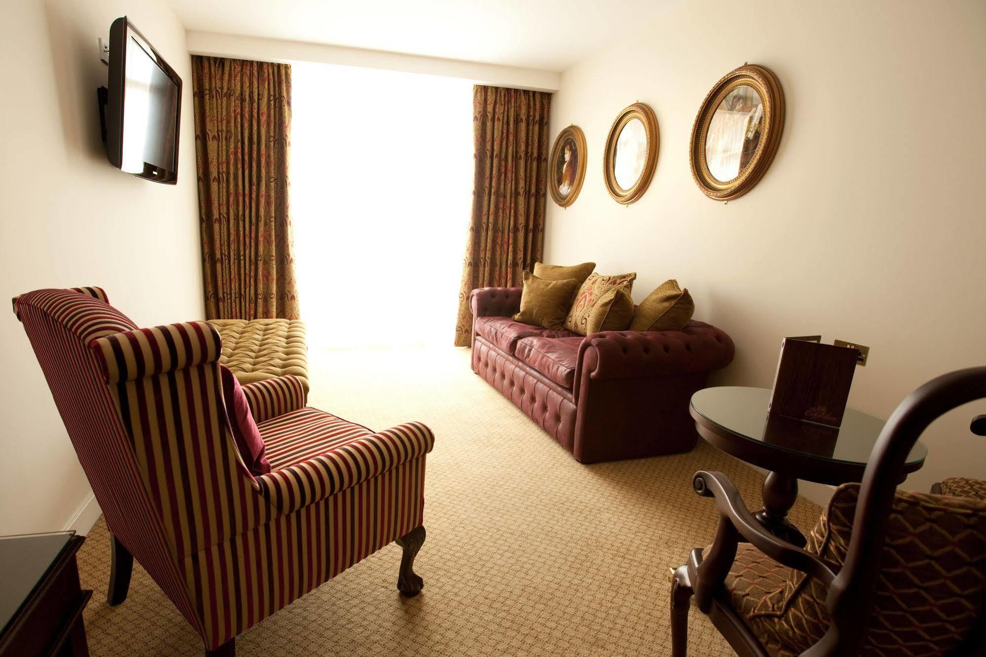 The Oxfordshire Golf & Spa Hotel Thame Esterno foto