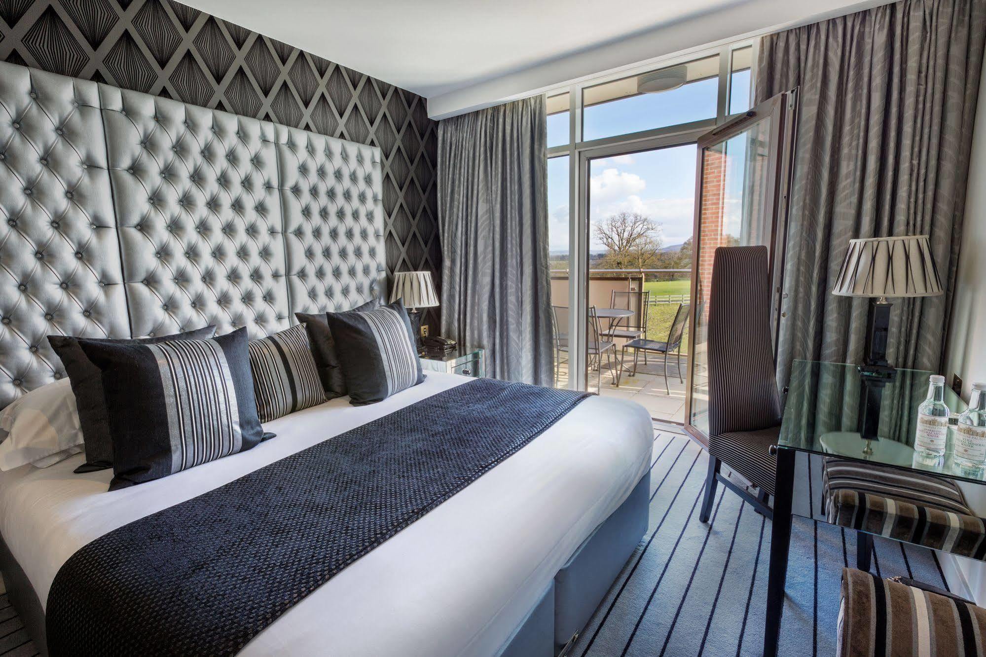 The Oxfordshire Golf & Spa Hotel Thame Esterno foto