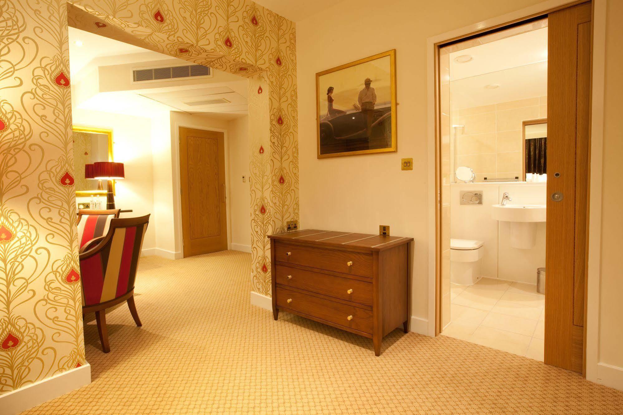 The Oxfordshire Golf & Spa Hotel Thame Esterno foto