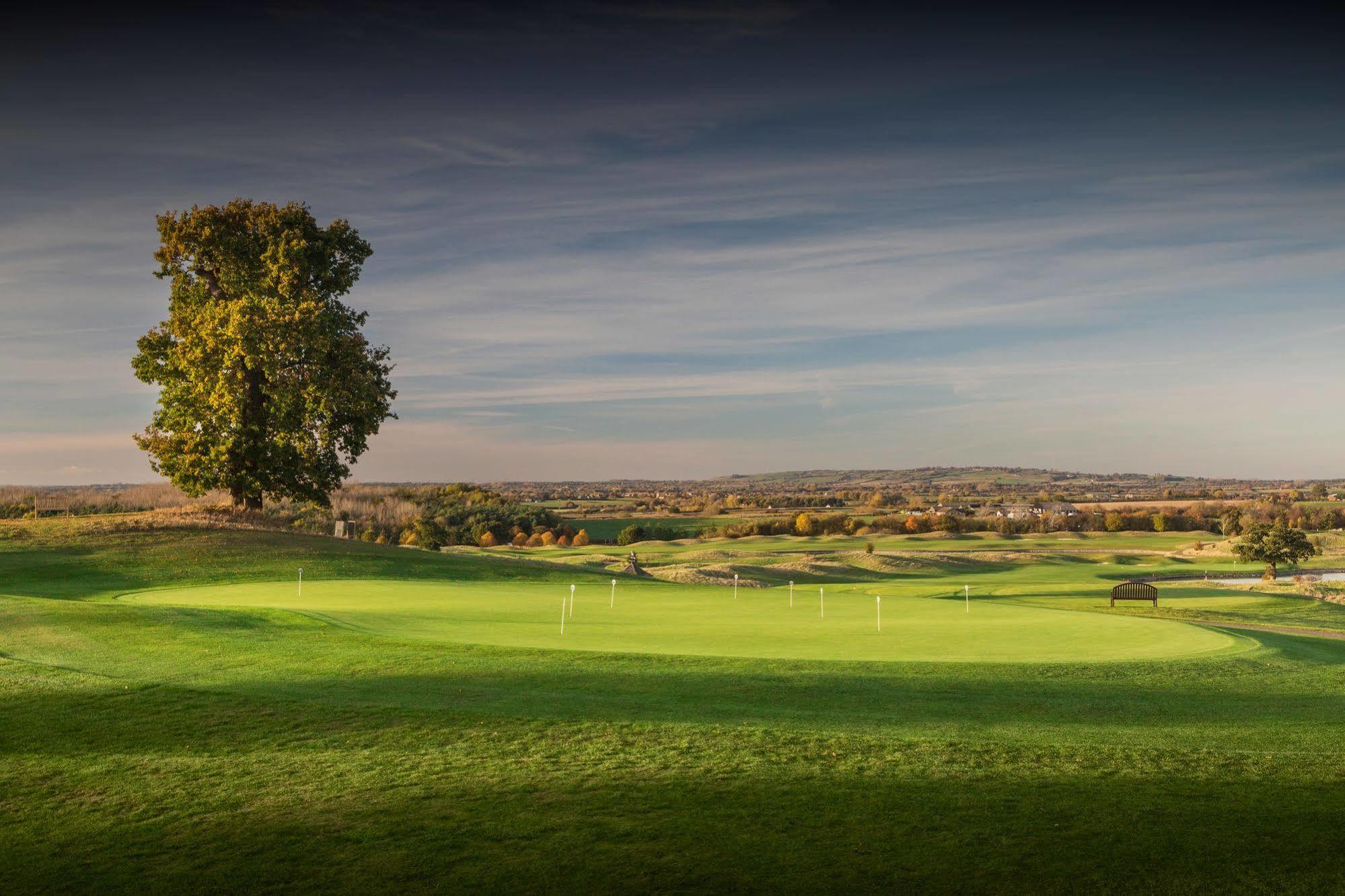 The Oxfordshire Golf & Spa Hotel Thame Esterno foto