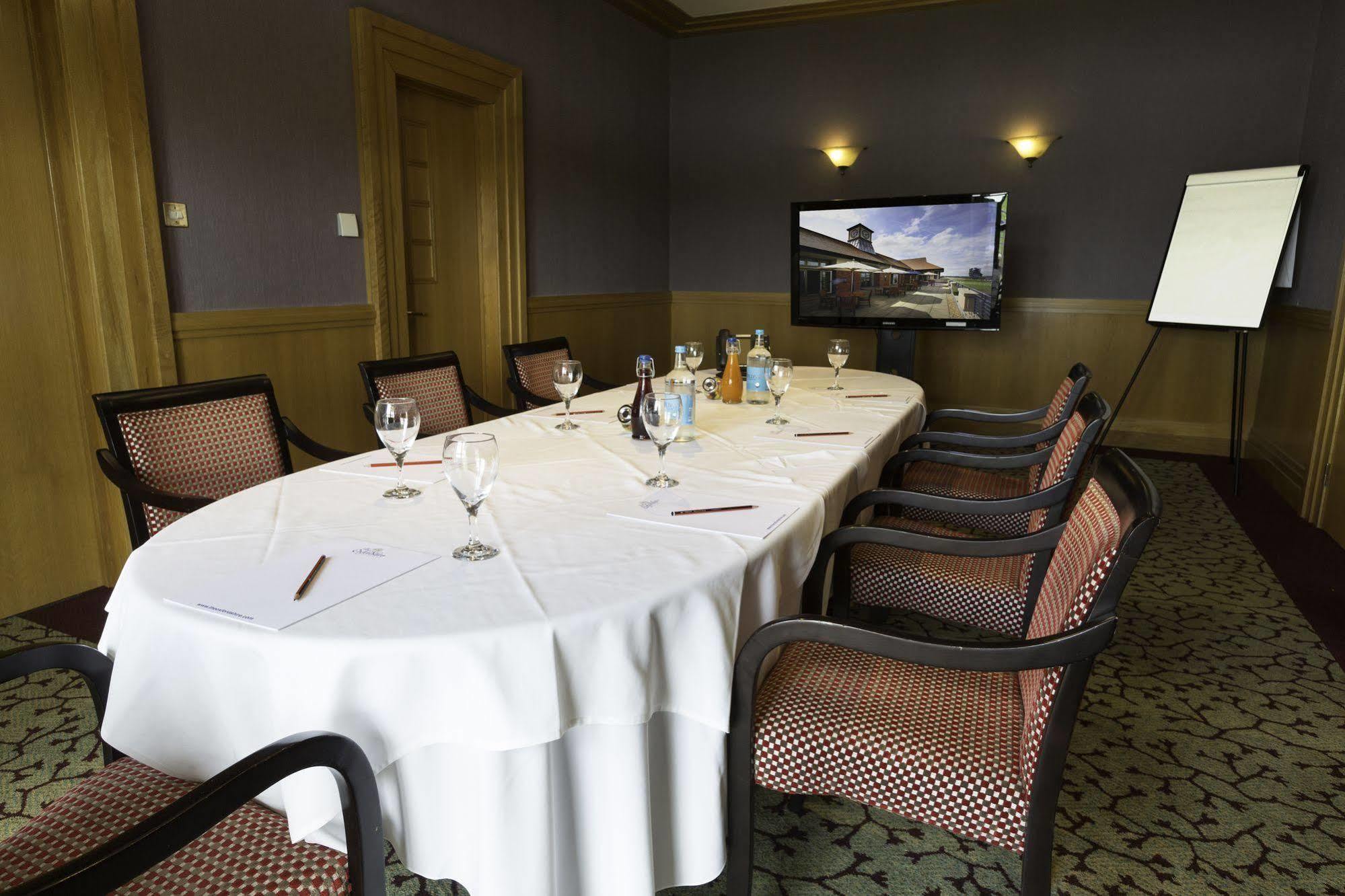 The Oxfordshire Golf & Spa Hotel Thame Esterno foto