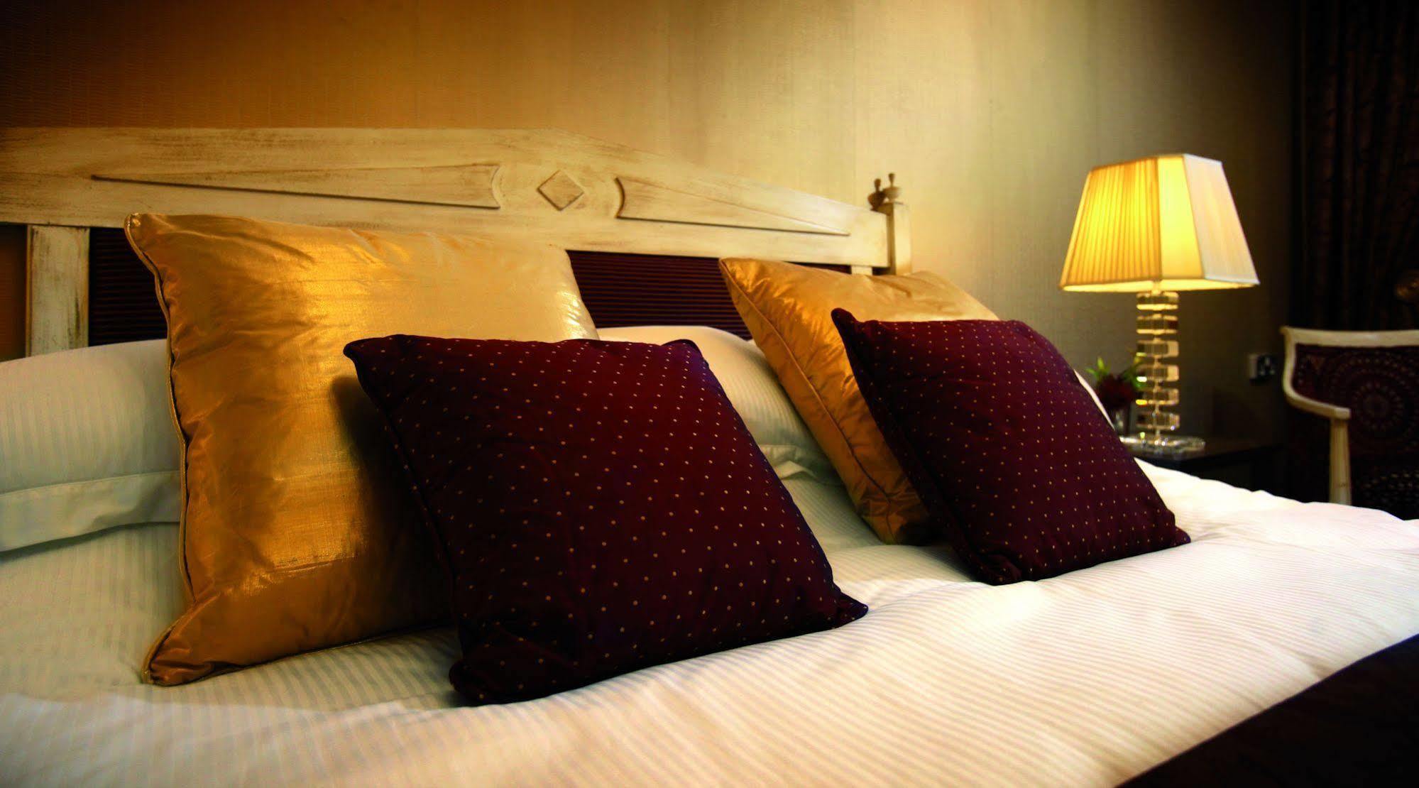 The Oxfordshire Golf & Spa Hotel Thame Esterno foto